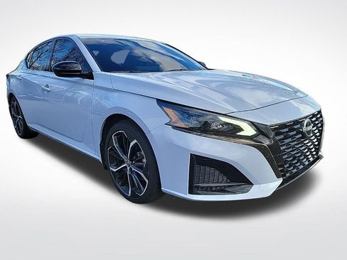 Used 2023 Nissan Altima 2.5 SR w/ SR Premium Package image 7