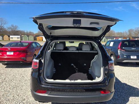 Used 2017 Jeep Compass Latitude w/ Popular Equipment Group image 5