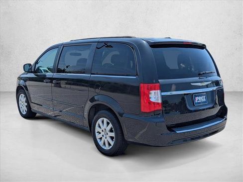 Used 2016 Chrysler Town & Country LX FWD image 7