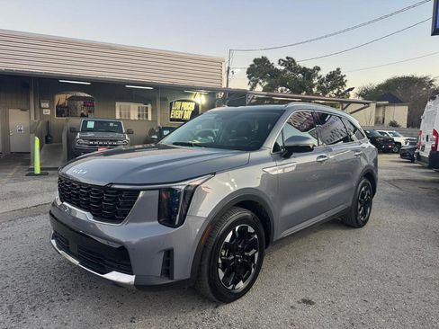 Used 2024 Kia Sorento S image 2