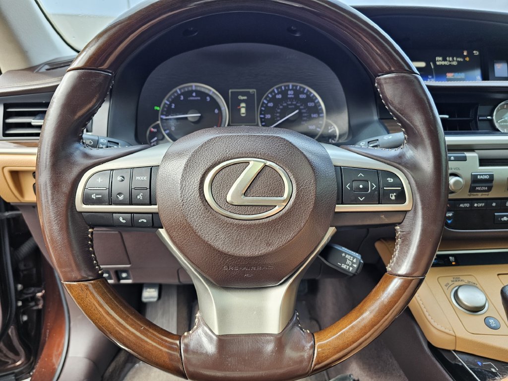 Used 2016 Lexus ES 350 w/ Premium Package w/Wood Trim FWD image 24