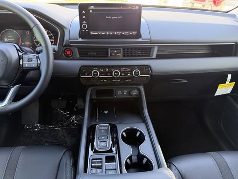 New 2025 Honda Pilot Touring image 15