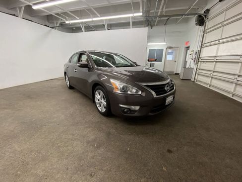 Used 2015 Nissan Altima 2.5 SV w/ Convenience Package image 8