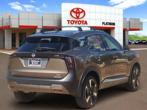 Used 2025 Nissan Kicks SR FWD image 4
