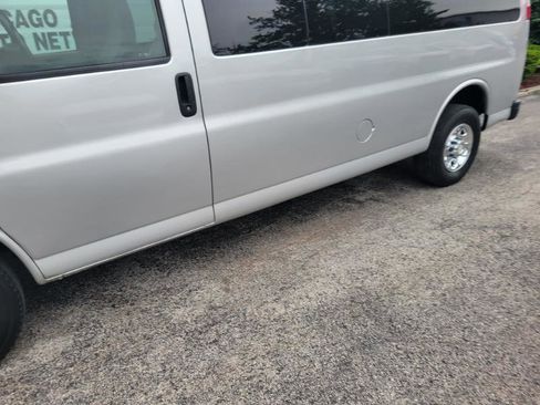Used 2017 Chevrolet Express 3500 LT w/ LT Preferred Equipment Group RWD image 7