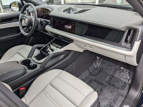 New 2025 Porsche Cayenne S image 27