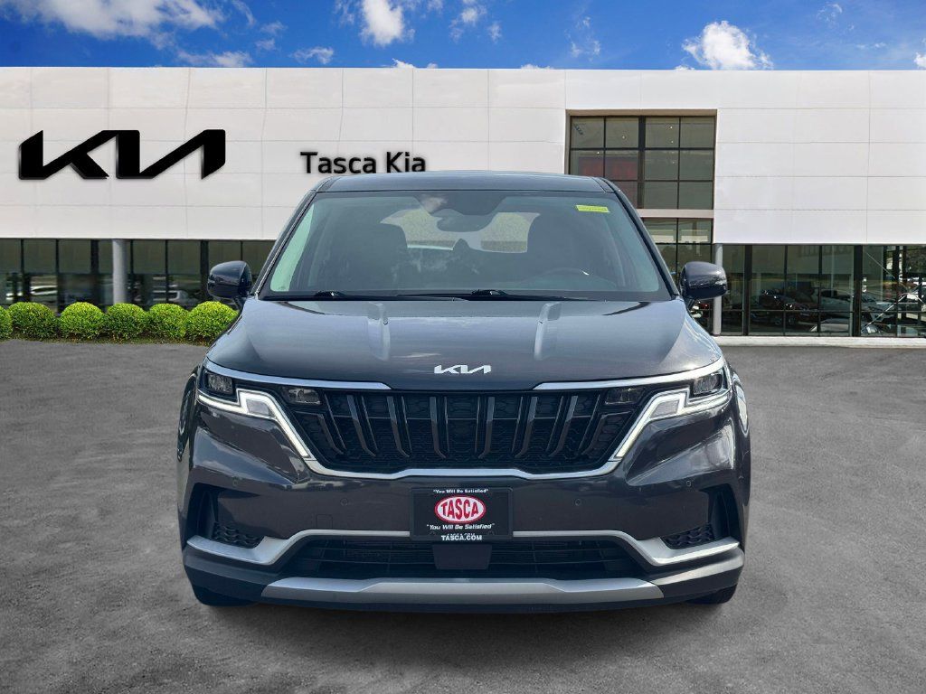 Used 2024 Kia Carnival EX FWD image 2