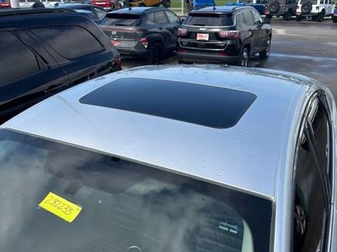 Used 2014 Ford Fusion SE w/ Equipment Group 202A FWD image 3