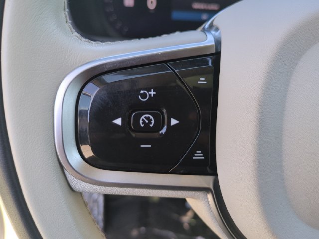 Certified 2023 Volvo XC90 T8 Plus w/ Protection Package Premier AWD/4WD image 18
