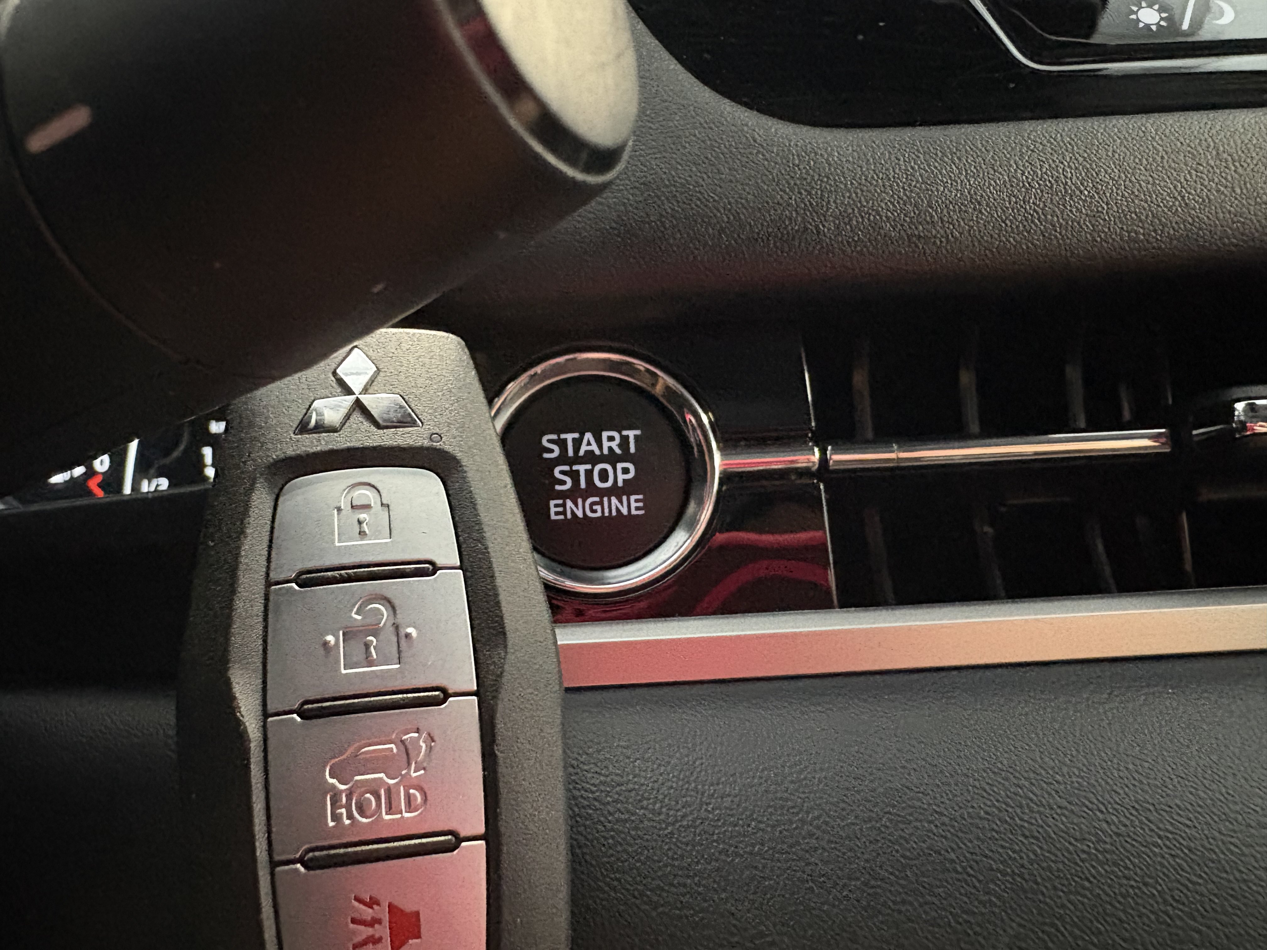 Used 2025 Mitsubishi Outlander SE AWD/4WD image 26