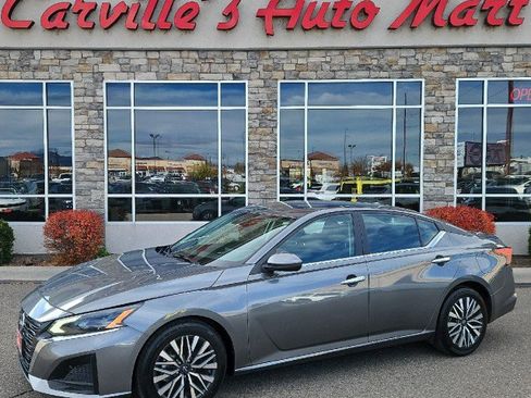 Used 2023 Nissan Altima 2.5 SV image 1