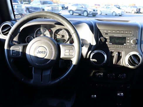 Used 2017 Jeep Wrangler Sahara image 12