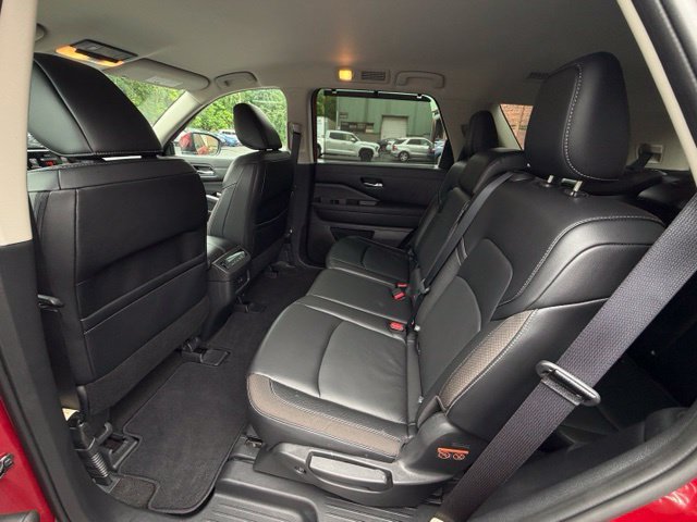 Used 2023 Nissan Pathfinder SL AWD/4WD image 17