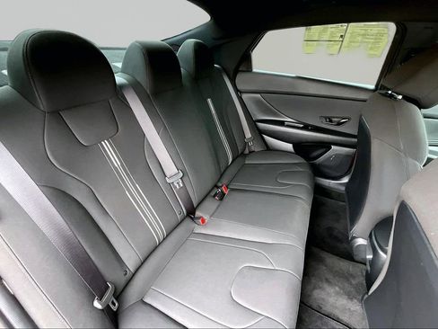 Used 2025 Hyundai Elantra Sport image 27