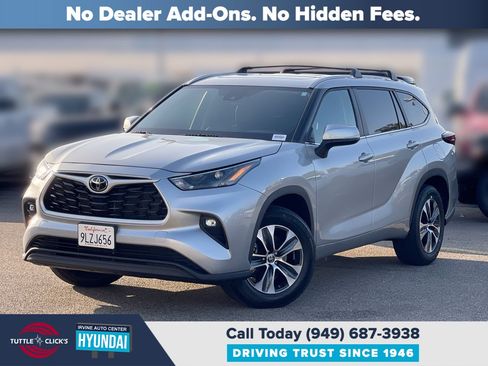 Used 2024 Toyota Highlander XLE FWD image 1