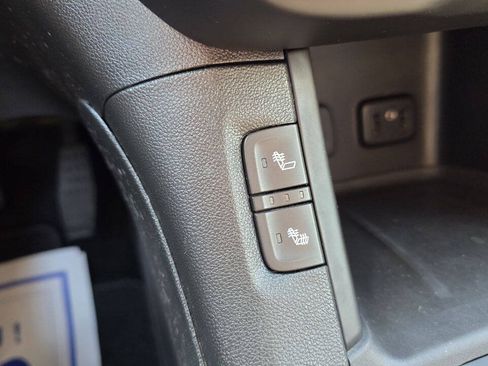 Used 2019 GMC Acadia SLE FWD image 24