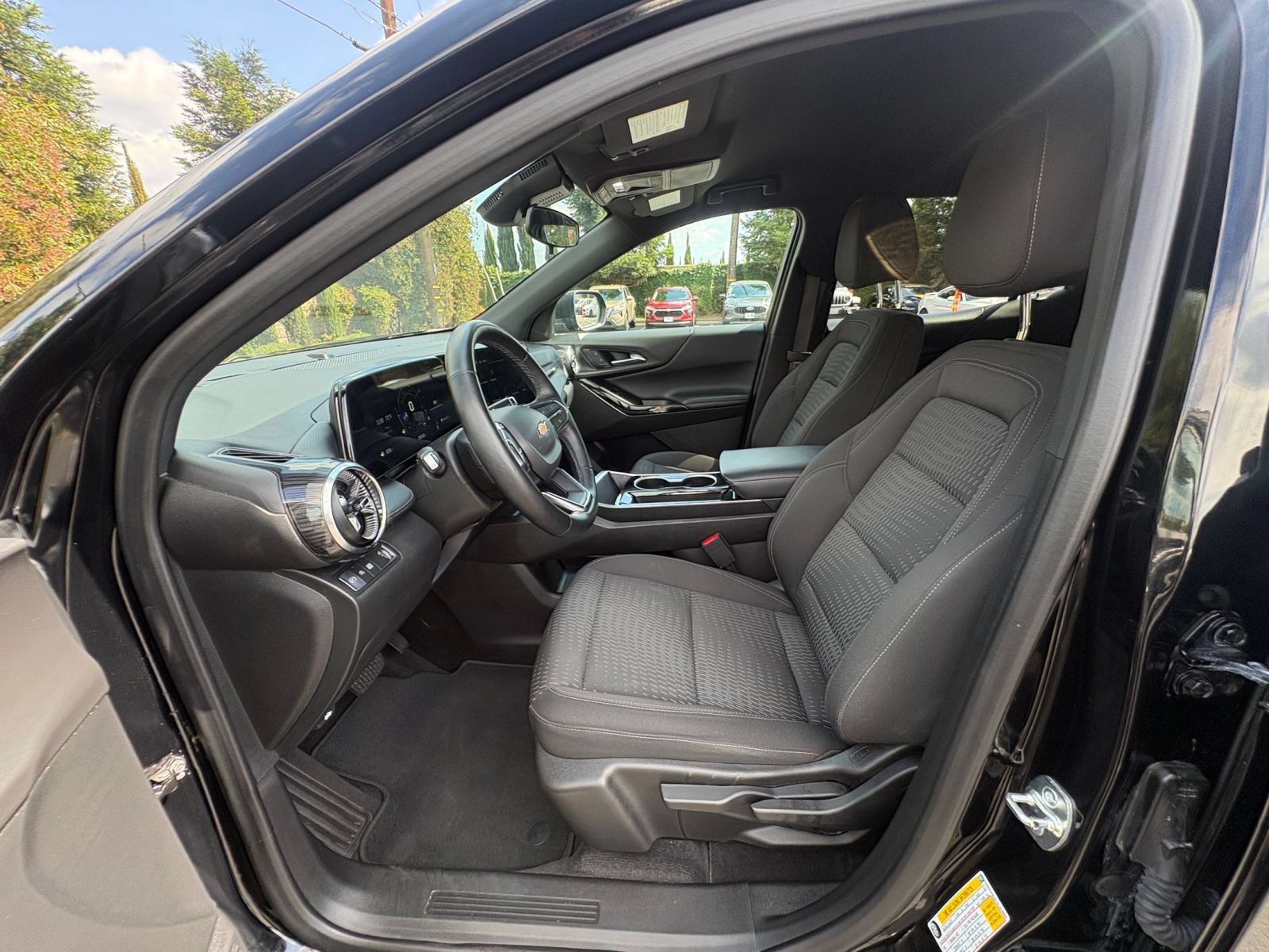 Used 2025 Chevrolet Equinox LT FWD image 27