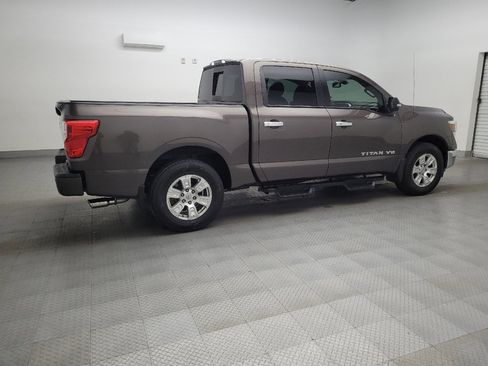 Used 2019 Nissan Titan SV w/ SV Convenience Package image 10