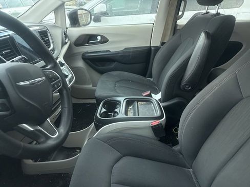 Used 2019 Chrysler Pacifica Touring Plus w/ Advanced Safetytec Group image 3