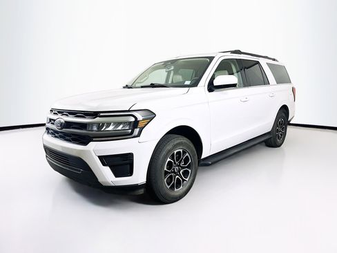 Used 2024 Ford Expedition Max XLT image 3
