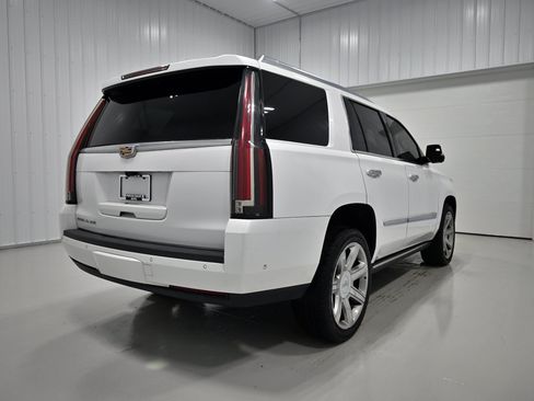 Used 2019 Cadillac Escalade Premium Luxury AWD/4WD image 36