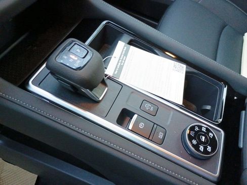 New 2025 Nissan Pathfinder SL w/ Black Appearance Package image 25