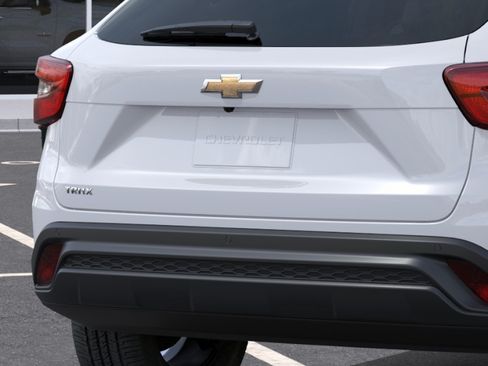 New 2026 Chevrolet Trax LS w/ LS Convenience Package FWD image 14