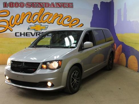 Used 2019 Dodge Grand Caravan SE FWD image 2
