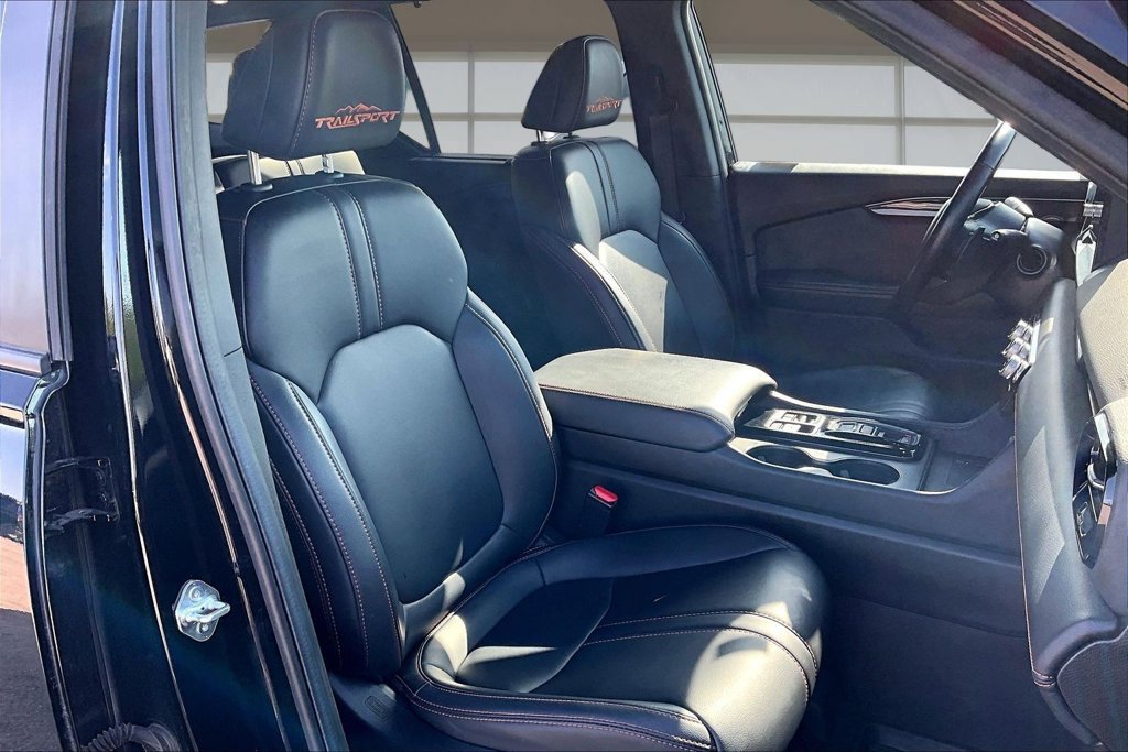 Used 2025 Honda Pilot TrailSport image 7
