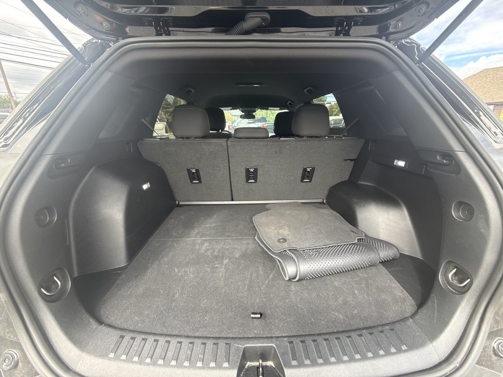 Used 2026 Chevrolet Equinox LT FWD image 30