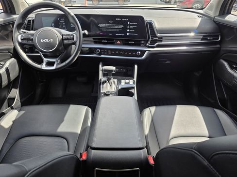 Used 2025 Kia Sportage EX FWD image 11