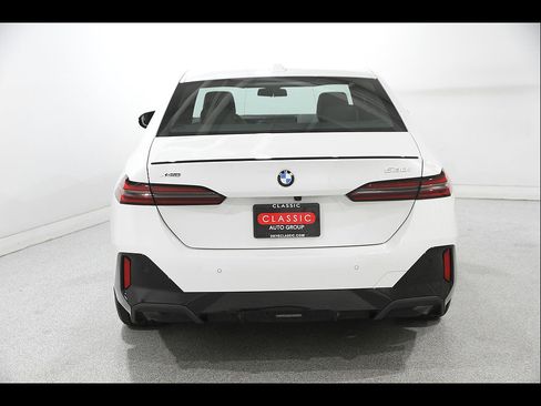 Certified 2024 BMW 530i xDrive w/ M Sport Package AWD/4WD image 18