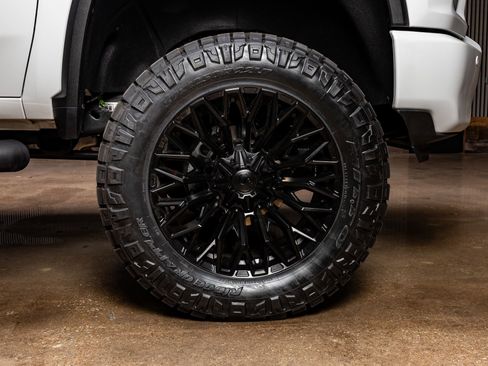 Used 2022 Chevrolet Silverado 2500 LTZ w/ LTZ Plus Package image 12