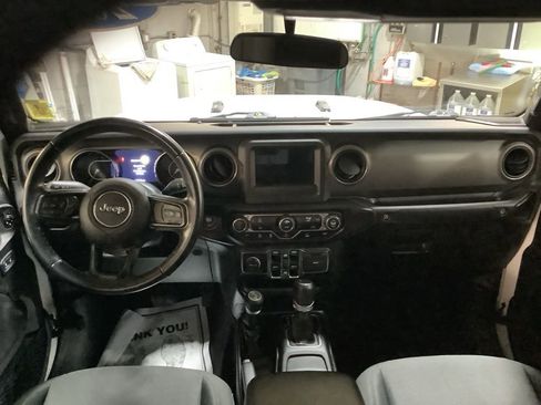Used 2021 Jeep Gladiator Willys image 19