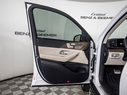 Used 2023 Mercedes-Benz GLS 450 4MATIC image 25