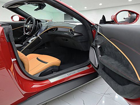 Used 2026 Ferrari Roma Spider RWD image 43