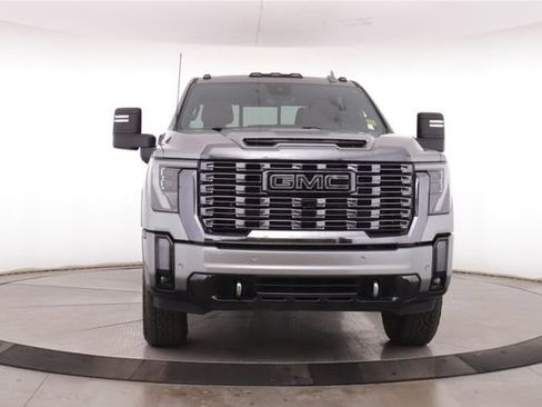 Used 2024 GMC Sierra 2500 Denali Ultimate AWD/4WD image 12