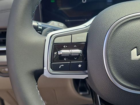 New 2026 Kia Carnival EX FWD image 32