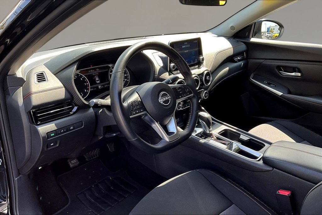 Used 2025 Nissan Sentra SR FWD image 13