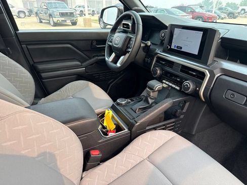 Used 2025 Toyota Tacoma SR5 AWD/4WD image 23
