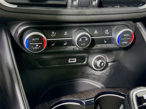 Used 2022 Alfa Romeo Giulia Ti image 17