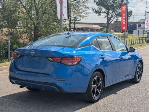 Used 2025 Nissan Sentra SV image 3