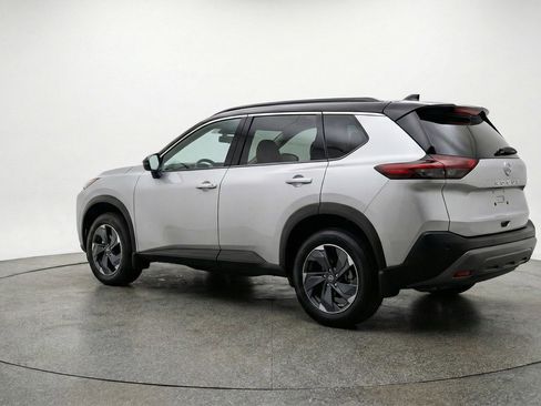 Used 2025 Nissan Rogue SV image 6