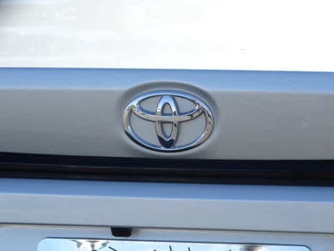 Used 2025 Toyota Corolla LE image 9