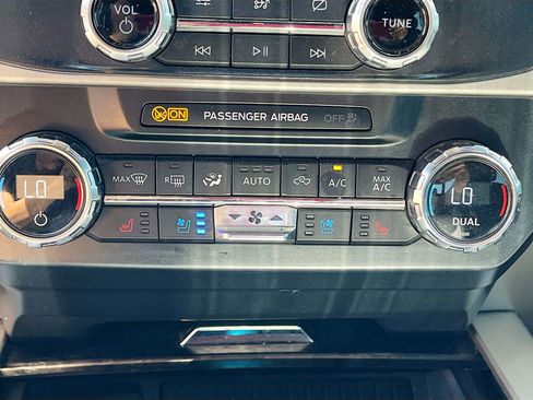 Used 2022 Ford F250 Lariat w/ Tremor Off-Road Package AWD/4WD image 16