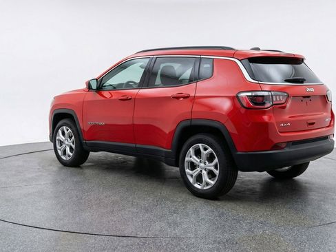Used 2025 Jeep Compass Latitude image 6