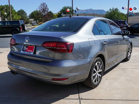 Used 2017 Volkswagen Jetta SE FWD image 8