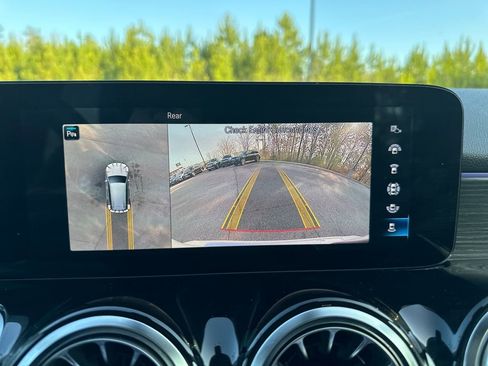 Certified 2022 Mercedes-Benz GLB 250 4MATIC image 8