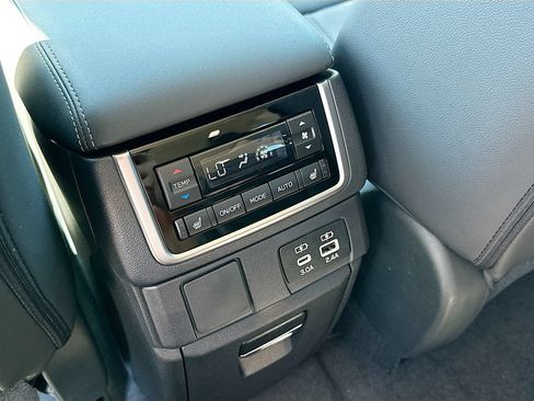 New 2026 Subaru Ascent Limited AWD/4WD image 32