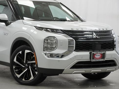 Used 2023 Mitsubishi Outlander SE image 5